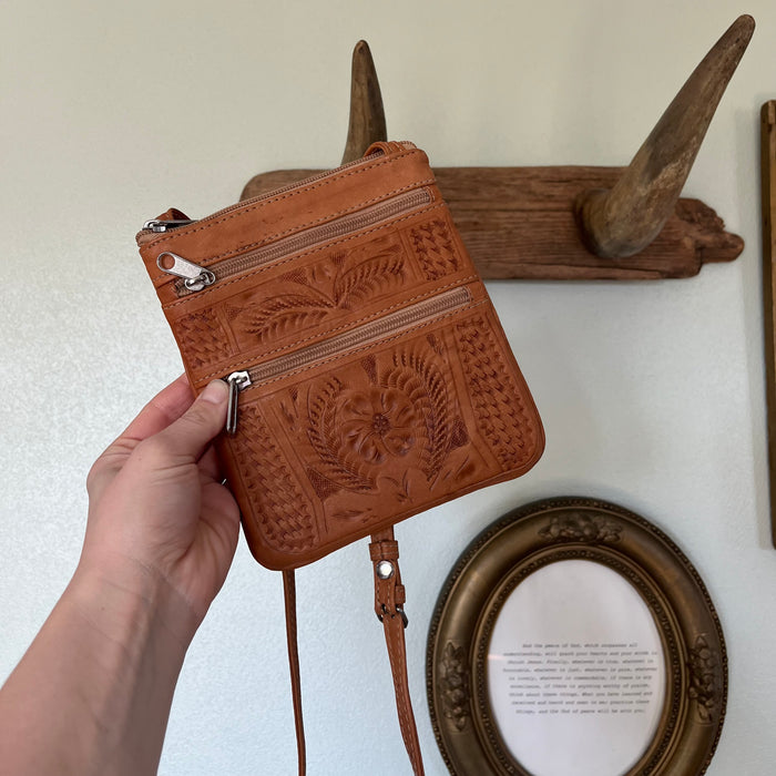 Taft slim crossbody