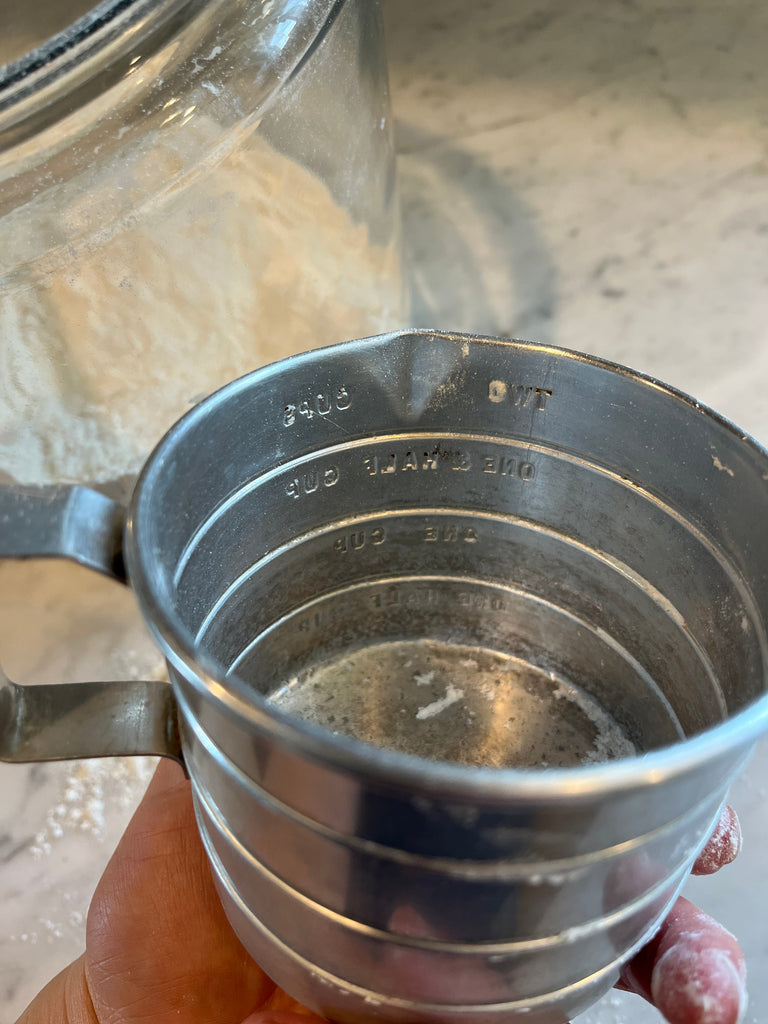 Aluminum two cup retro measuring cup
