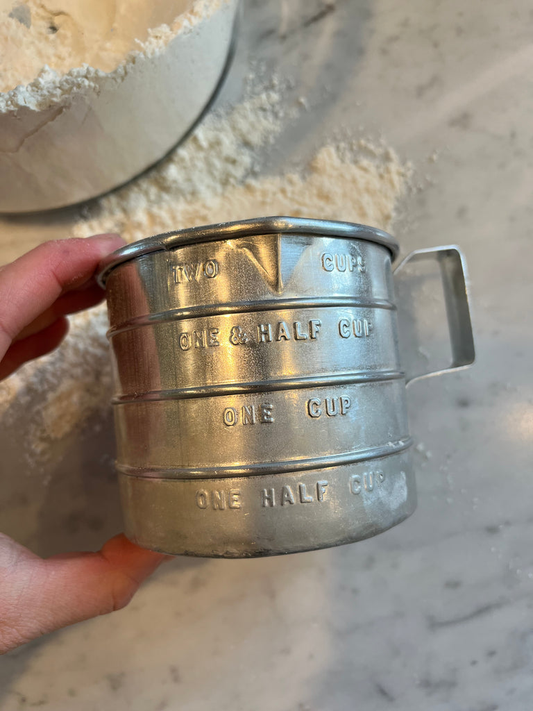 Aluminum two cup retro measuring cup