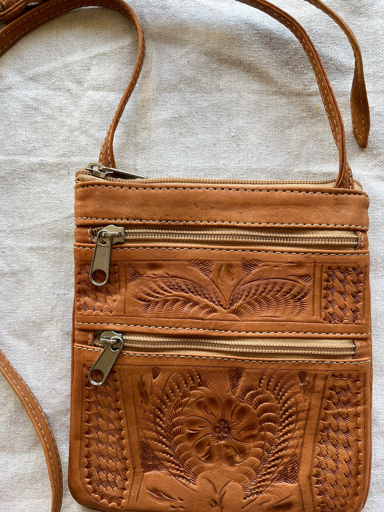 Taft slim crossbody
