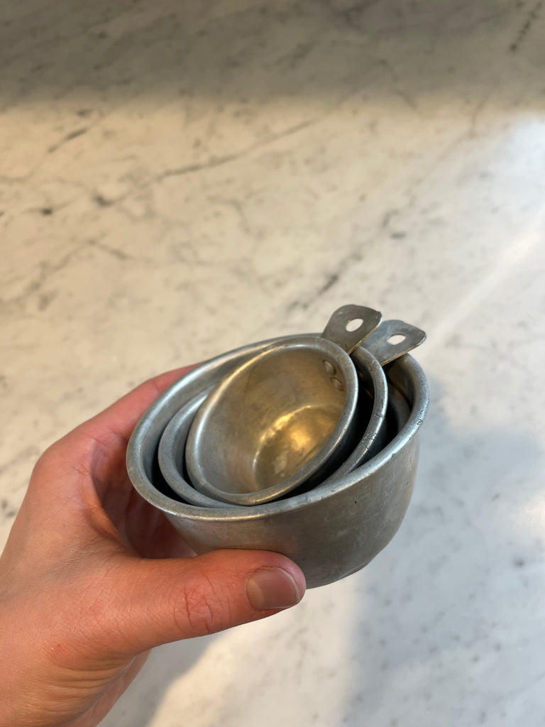 Aluminum measuring cup set